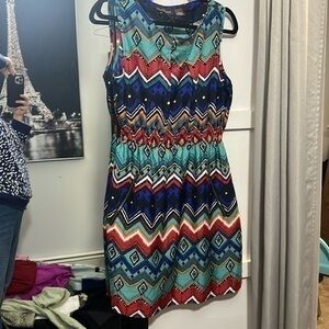 Multicolor, print dress size large with zippered pockets Elastic waist line